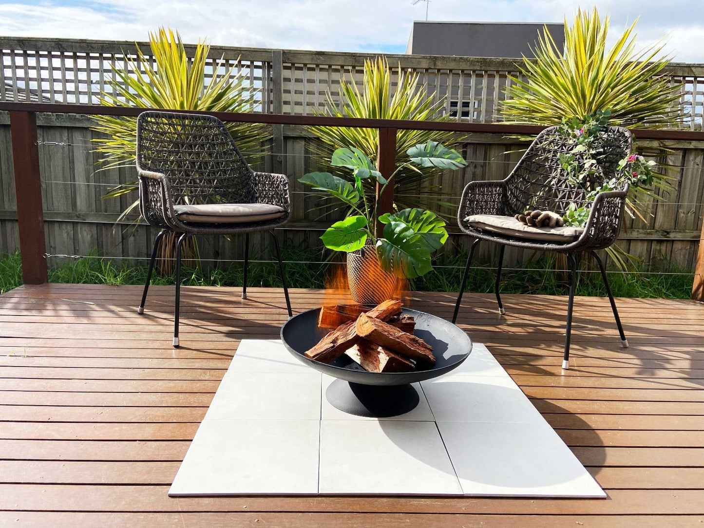 56cm Black Lassen Cast Iron Fire Pit